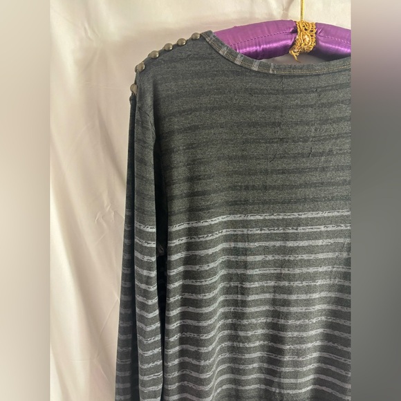 Double D Ranch Gray Tunic with Studded Detail and Embroidered Print Size M - Picture 11 of 11